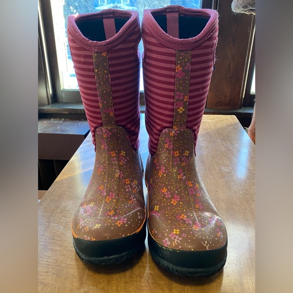 Bogs Waterproof Kids Size 5 Boots - Like New - Picture 2 of 5